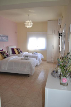 Meltemi Beach Apartments  Милатос